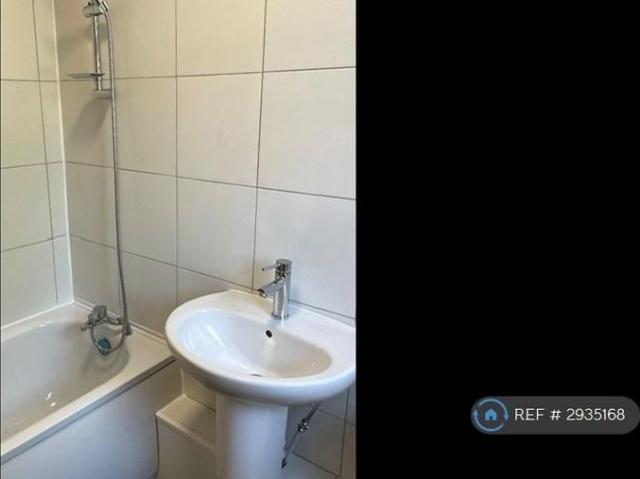 House for rent in Calderstones