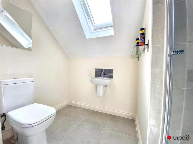 House for rent in Kingswood