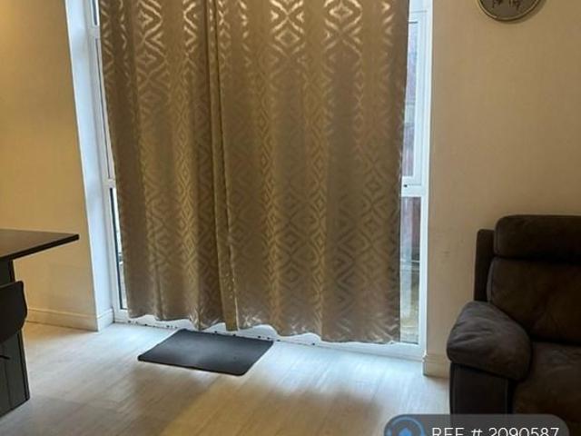 House for rent in Calderstones