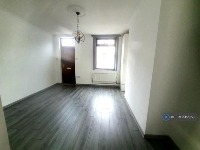 House for rent in Cutsyke, Castleford