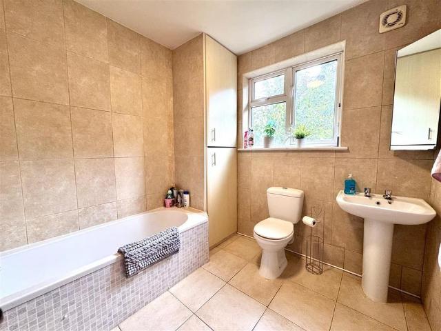House for rent in Barnehurst, Greater London