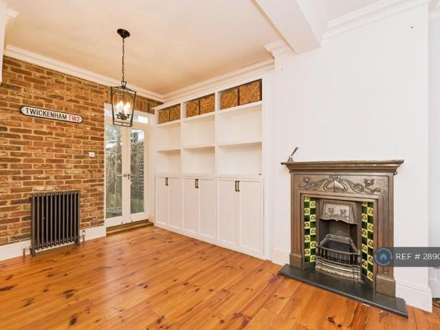 House for rent in Whitton, Greater London