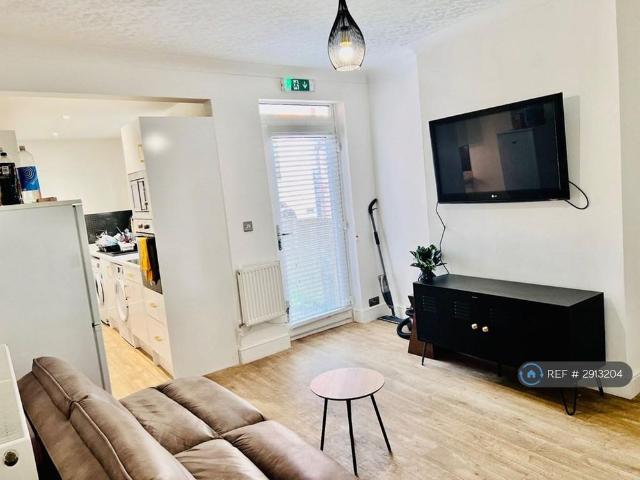 House for rent in Elmfield, Leicestershire