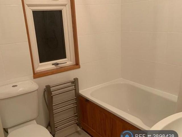 Room for rent in London Borough of Croydon, Purley
