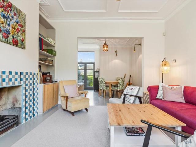 House for rent in Brondesbury, Greater London