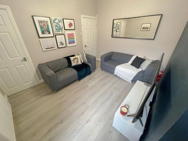House for rent in Elm Park, Calderstones