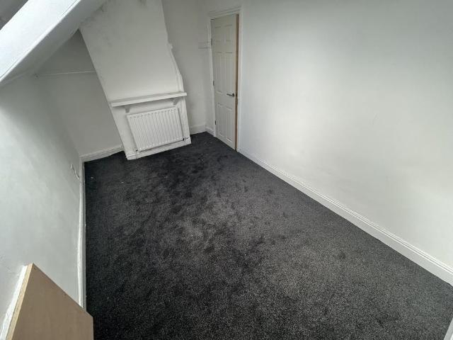 House for rent in Holmewood, West Yorkshire