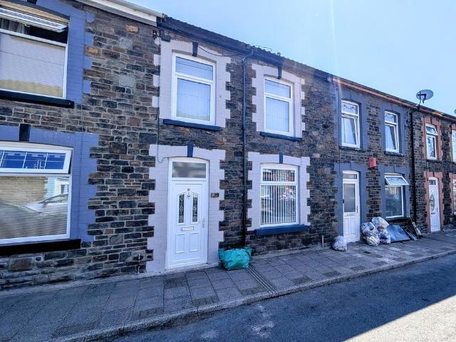 House for rent in Ynyshir, Wales