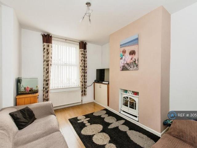 House for rent in Cutsyke, Castleford