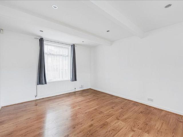 House for rent in London Borough of Ealing, Greater London