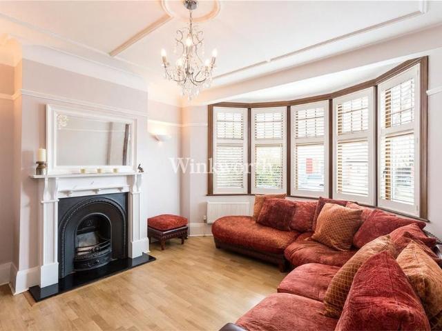 House for rent in Palmers Green, Greater London
