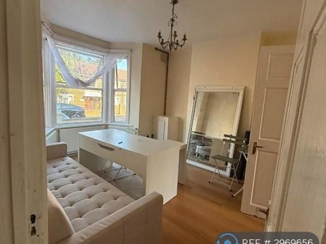 Room for rent in London Borough of Lewisham, Ladywell