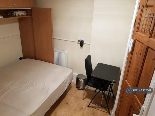 House for rent in London Borough of Hounslow, Greater London