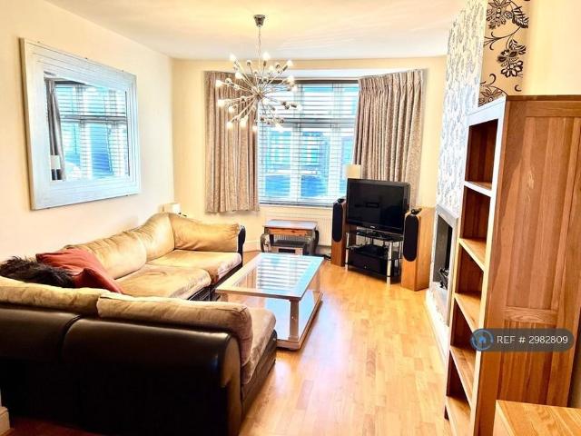 House for rent in London Borough of Hounslow, Greater London