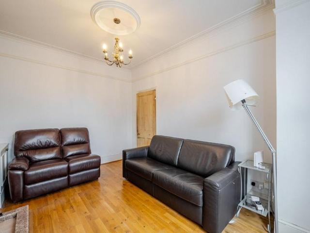 House for rent in Earlsfield, Greater London