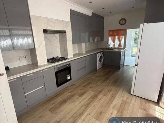 House for rent in Upton Park, Greater London
