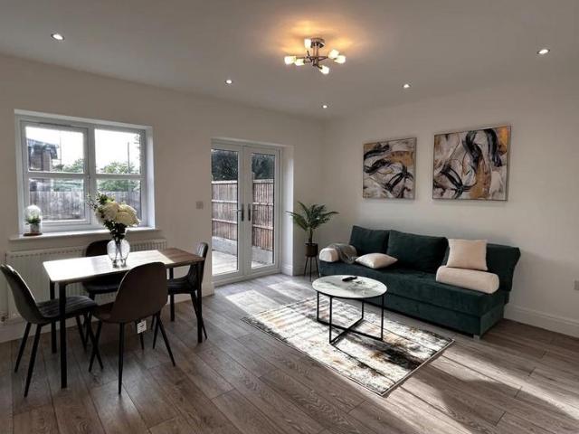 House for rent in East End, Rushmoor