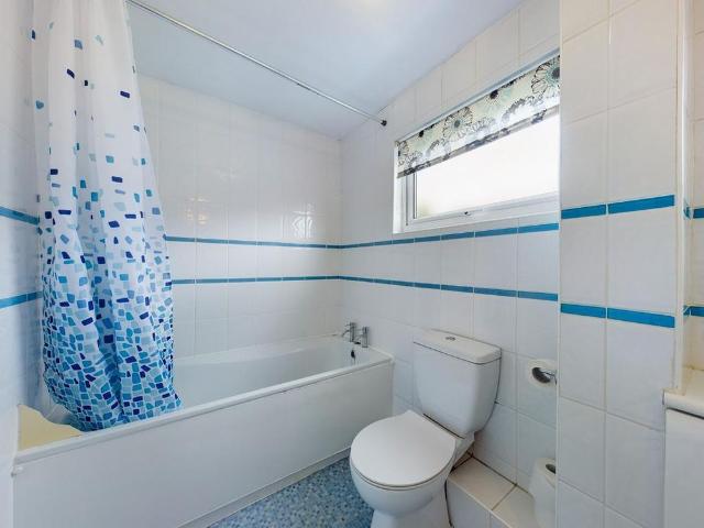 House for rent in Grovehill, Pouchen End