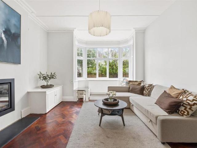 House for rent in London Borough of Merton, Raynes Park