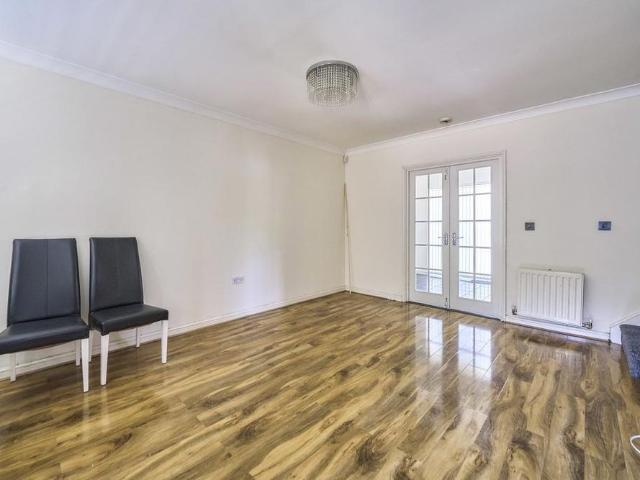 House for rent in Seven Kings, Greater London