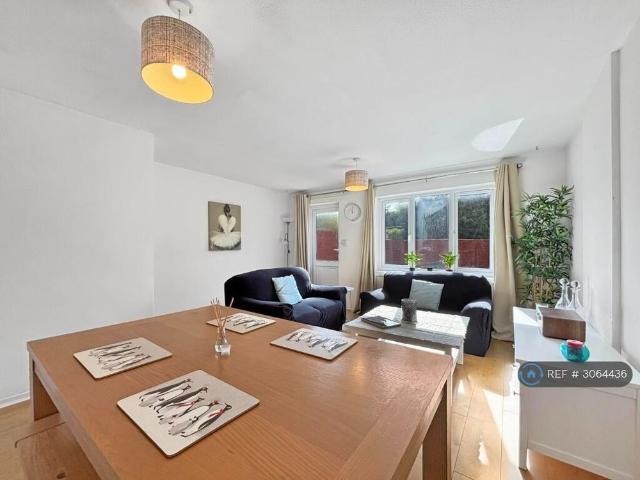 House for rent in The Willows, Cambridge