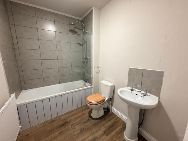 House for rent in Hollinwood, Pendock