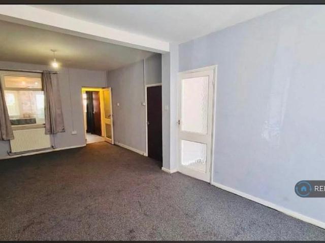 House for rent in Wattstown, Wales