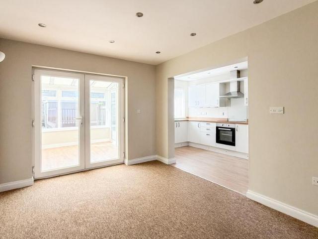 House for rent in Kingswood