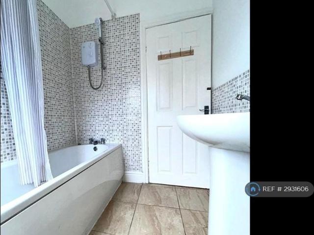 House for rent in Calderstones