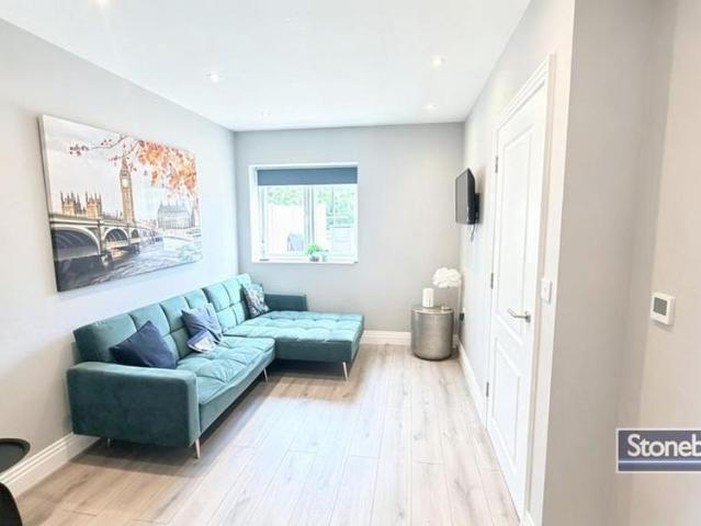 House for rent in Harmondsworth, Greater London