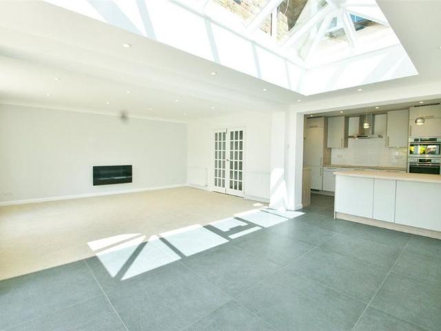 House for rent in Denham, Gerrards Cross and Chalfonts Community Board, Gerrards Cross