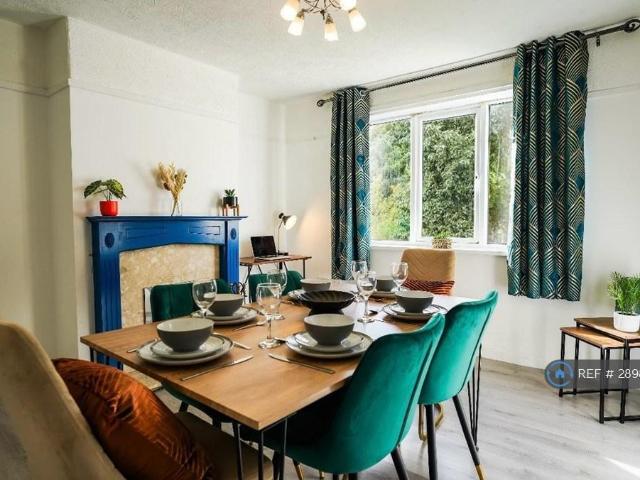 House for rent in Calderstones
