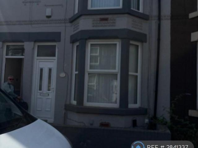 House for rent in Calderstones