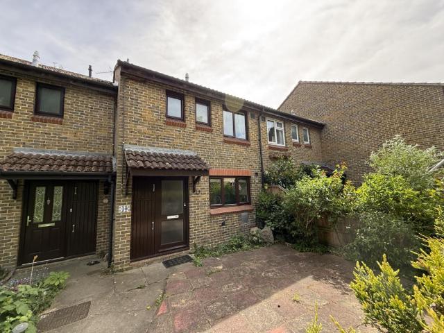 House for rent in Row Town, Surrey