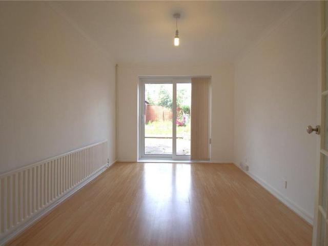 House for rent in Swanscombe and Greenhithe, Monks Orchard
