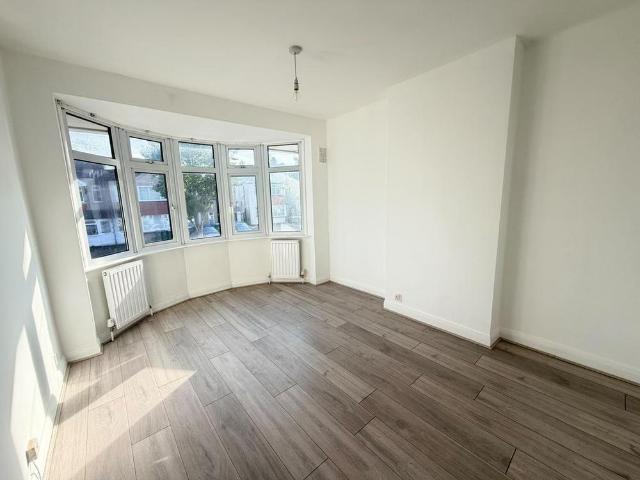 House for rent in Blackfen, Greater London