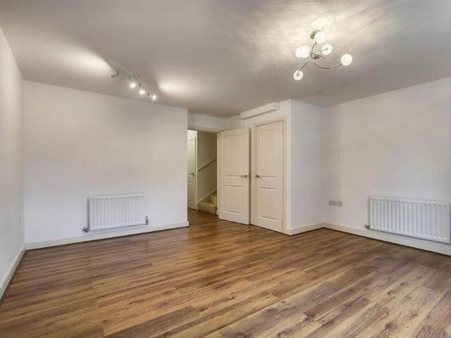 House for rent in Mile End, Fordham Heath