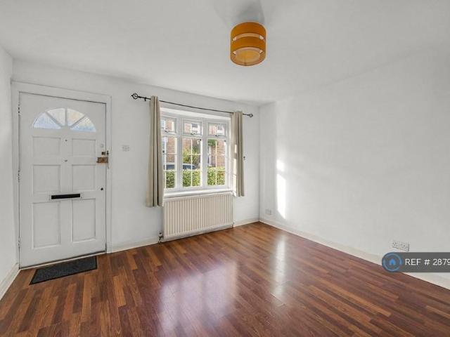 House for rent in London Borough of Ealing, Greater London