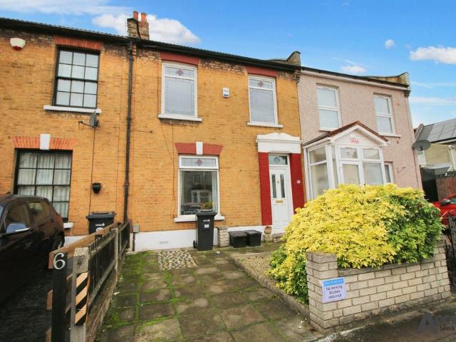 House for rent in Seven Kings, Greater London