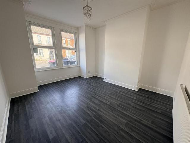 House for rent in Southend City Centre Neighbourhood, Alton Barnes