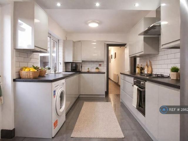 House for rent in Newtown, Reading