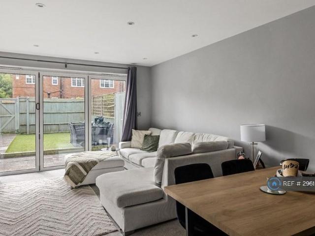 House for rent in Perryfields, West Sussex