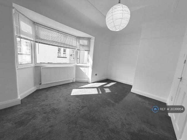 House for rent in Cabbage Hall, Calderstones