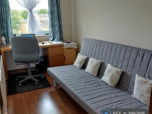 House for rent in Dee Park, Reading