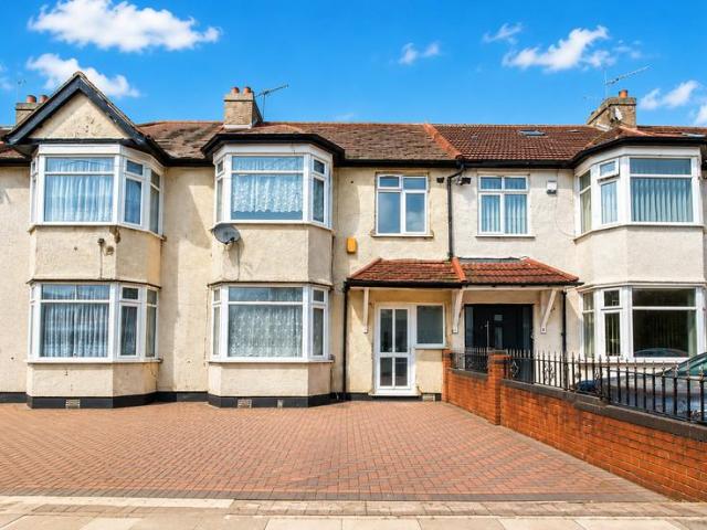 House for rent in London Borough of Ealing, Greater London