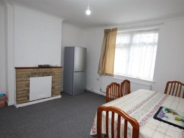 House for rent in Barnes Cray, Greater London