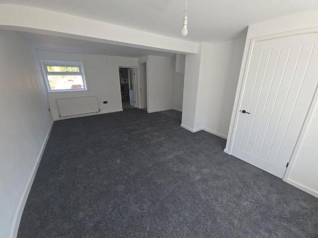 House for rent in Ystrad