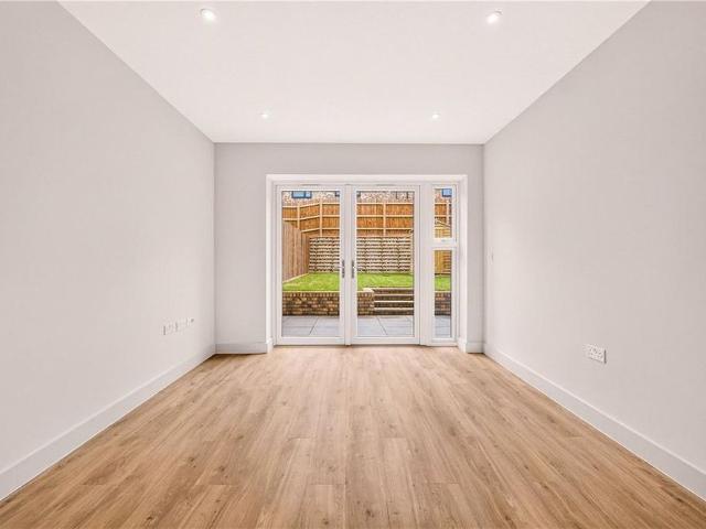 House for rent in The Quarry, Greater London