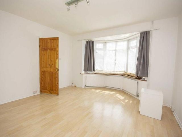 House for rent in Hendon Central, Greater London