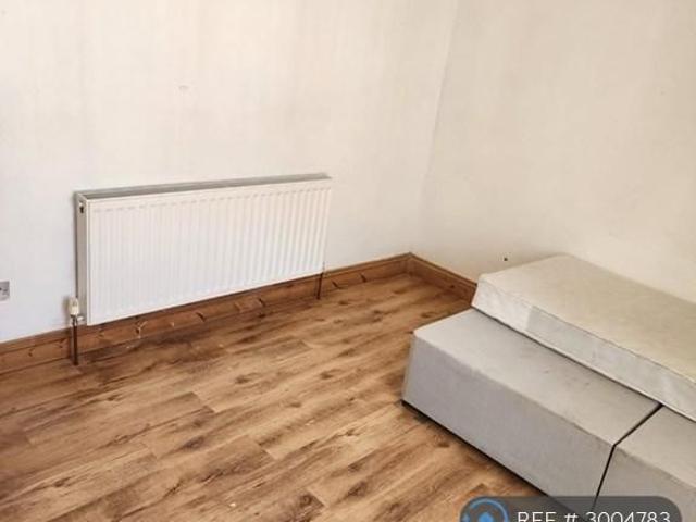 House for rent in Lower Green Esher, Blackhills